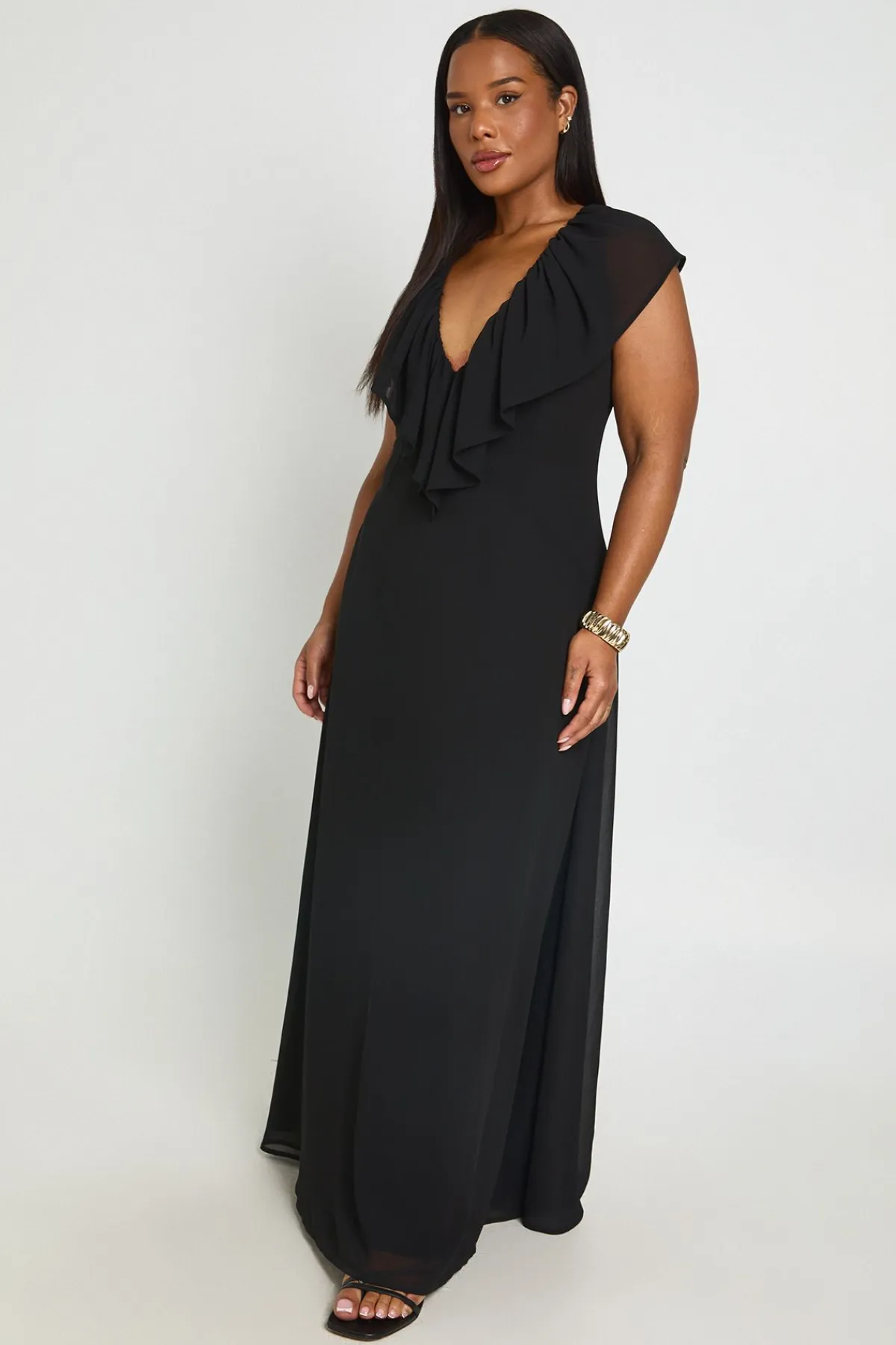 boohoo Robe Maxi Grande Taille En Mousseline À Volants Et Décolleté Plongeant<Femme Robes|Robes Longues