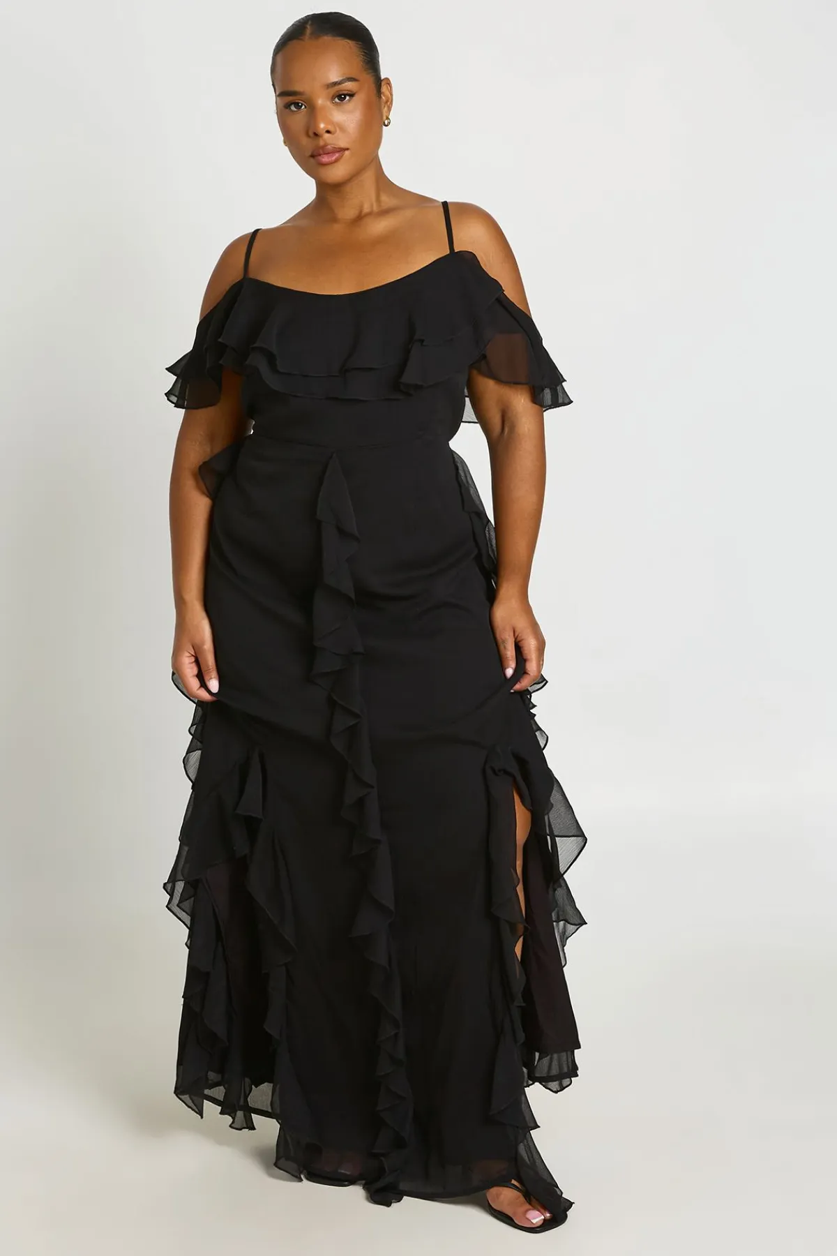 boohoo Robe Maxi Grande Taille En Mousseline À Volants Et Épaules Dénudées<Femme Robes|Robes Longues