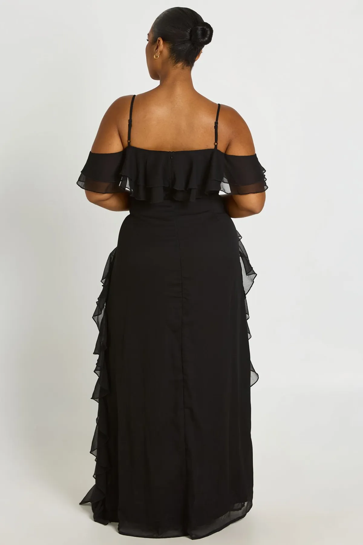 boohoo Robe Maxi Grande Taille En Mousseline À Volants Et Épaules Dénudées<Femme Robes|Robes Longues