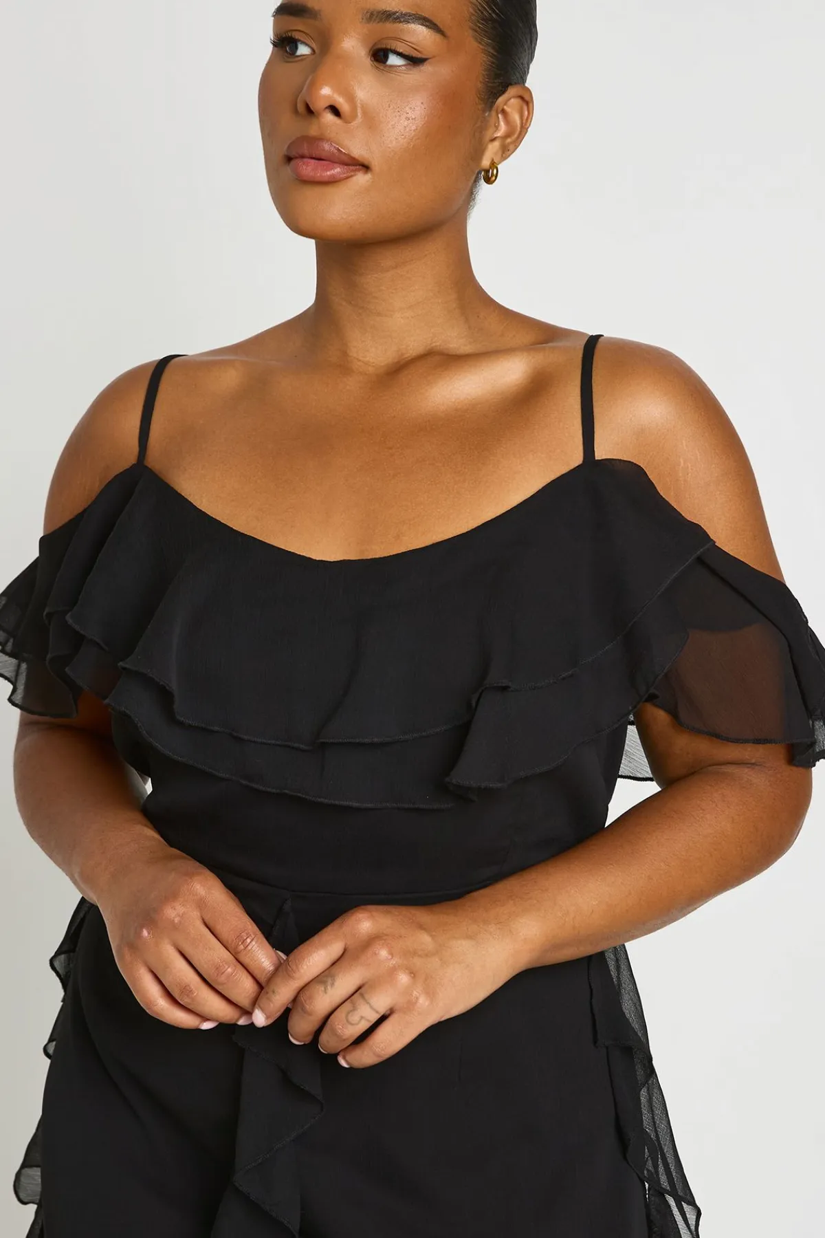 boohoo Robe Maxi Grande Taille En Mousseline À Volants Et Épaules Dénudées<Femme Robes|Robes Longues