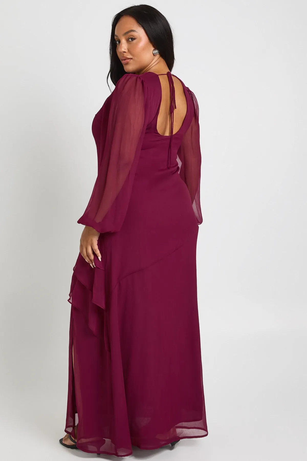 boohoo Robe Maxi Grande Taille En Mousseline À Volants Étagés<Femme Robes Patineuses|Robes À Manches Longues