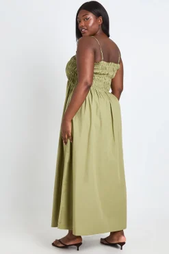 boohoo Robe Maxi Grande Taille En Popeline De Coton Froncée À Bretelles<Femme Toutes Les Robes|Robes Longues