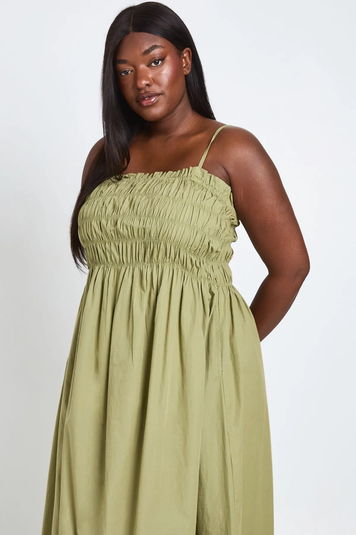 boohoo Robe Maxi Grande Taille En Popeline De Coton Froncée À Bretelles<Femme Toutes Les Robes|Robes Longues