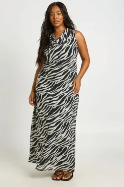 boohoo Robe Maxi Grande Taille À Imprimé Zèbre En Mousseline Avec Col Bénitier<Femme Robes|Robes À Col Bénitier
