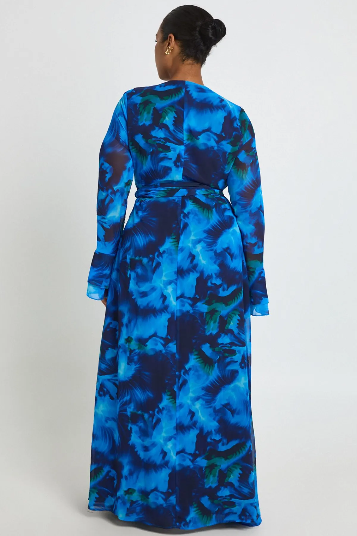 boohoo Robe Maxi Grande Taille À Imprimé Avec Détail Boutons Et Manches À Volants<Femme Robes À Manches Longues|Robes