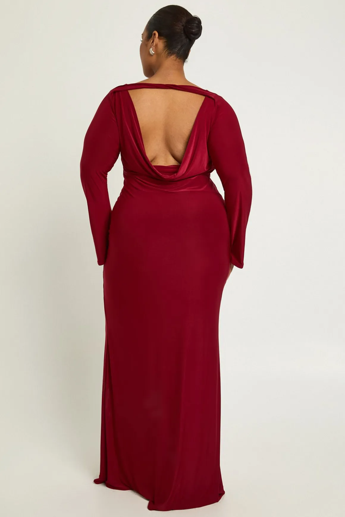 Robe Maxi Grande Taille À Manches Longues Avec Détail Torsadé Devant