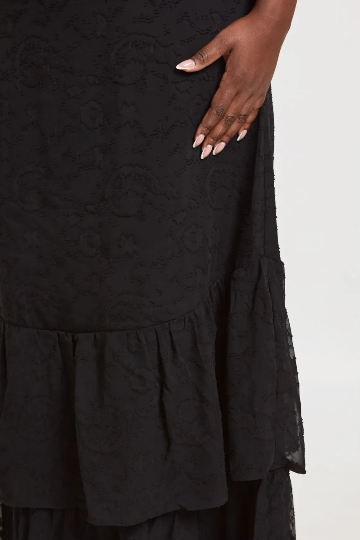 Robe Maxi Grande Taille À Motif Floral Dévoré Et Ourlet À Volants