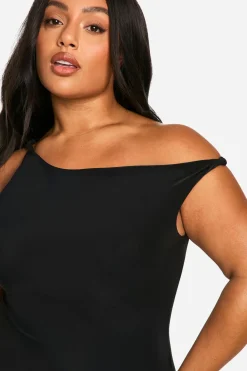 Robe Maxi Grande Taille À Épaules Torsadées En Tissu Slinky