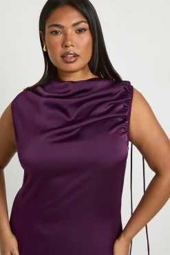 boohoo Robe Maxi Grande Taille Sans Manches En Satin Avec Détail Froncé Aux Épaules<Femme Satin Et Dentelle|Robes