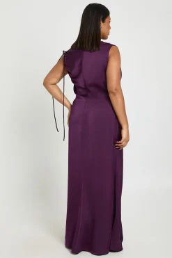 boohoo Robe Maxi Grande Taille Sans Manches En Satin Avec Détail Froncé Aux Épaules<Femme Satin Et Dentelle|Robes