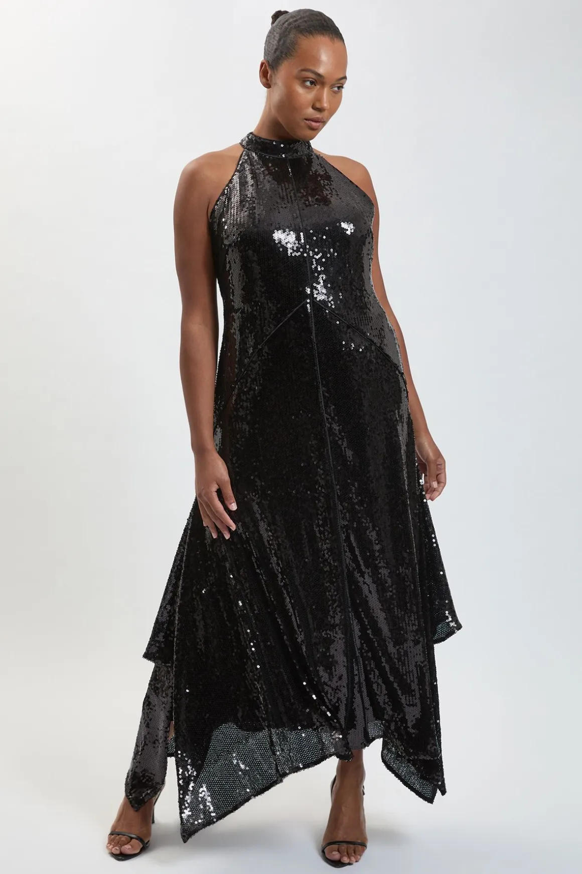Robe Maxi Grande Taille À Sequins Col Licou Et Ourlet Mouchoir