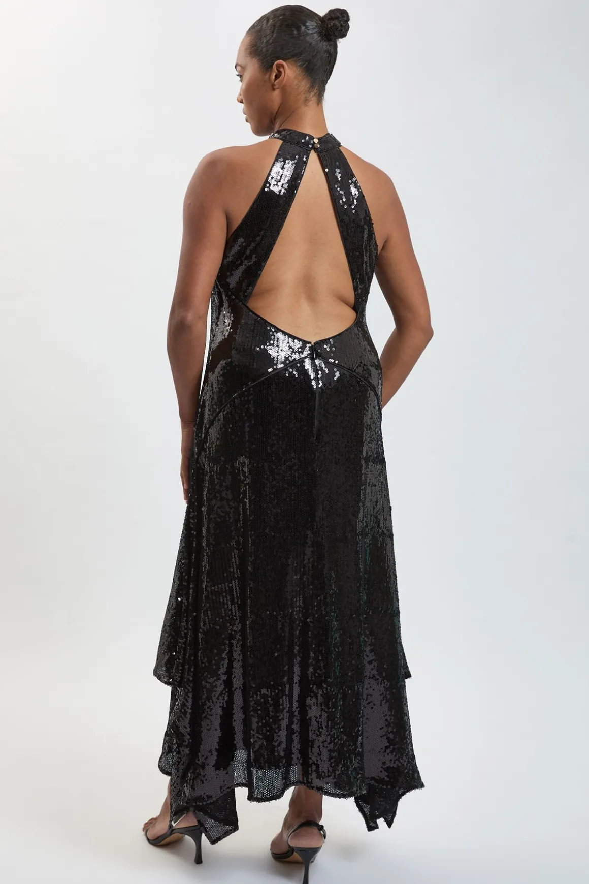 Robe Maxi Grande Taille À Sequins Col Licou Et Ourlet Mouchoir