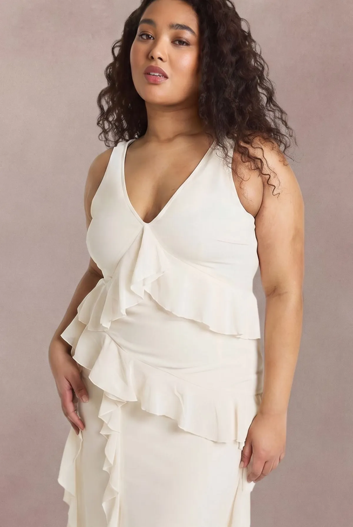 boohoo Robe Maxi Grande Taille À Volant Asymétrique À La Taille<Femme Robes De Soirée|Toutes Les Robes