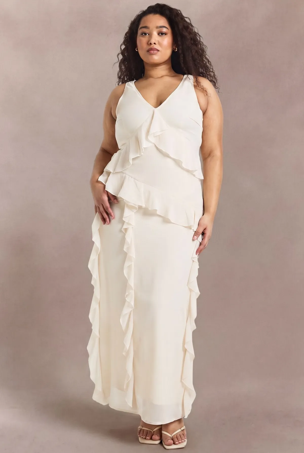 boohoo Robe Maxi Grande Taille À Volant Asymétrique À La Taille<Femme Robes De Soirée|Toutes Les Robes