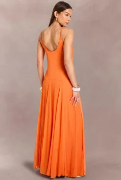 boohoo Robe Maxi Longue À Bretelles Fines Et Décolleté Caraco<Femme Robes|Robe Invitée Mariage