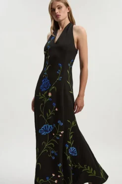 Robe Maxi Longue à Col Licou avec Broderies Florales Positionnées en Crêpe Tissé