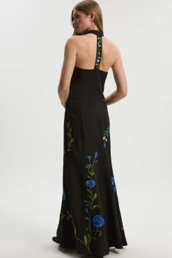 Robe Maxi Longue à Col Licou avec Broderies Florales Positionnées en Crêpe Tissé