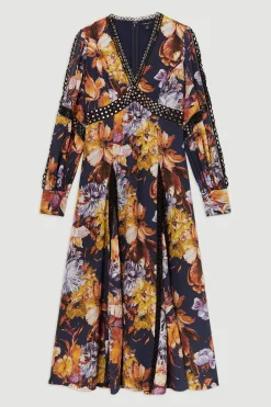 Robe maxi longue en dentelle tissée ornée de clous et de motifs floraux