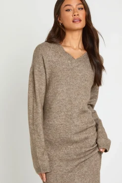 boohoo Robe Maxi Longue En Maille À Col V Et Manches Longues Pour Grande Taille<Femme Pulls Et Gilets|Toutes Les Mailles