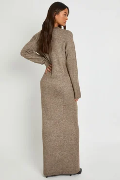 boohoo Robe Maxi Longue En Maille À Col V Et Manches Longues Pour Grande Taille<Femme Pulls Et Gilets|Toutes Les Mailles