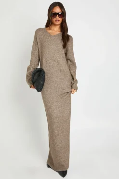 boohoo Robe Maxi Longue En Maille À Col V Et Manches Longues Pour Grande Taille<Femme Pulls Et Gilets|Toutes Les Mailles