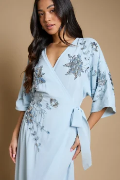 Robe Maxi Longue Ornée À Manches Kimono Traînantes Petite