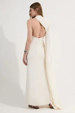 Robe maxi à manches cape en tissu doux et bien taillé