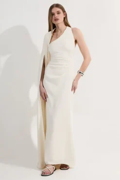 Robe maxi à manches cape en tissu doux et bien taillé