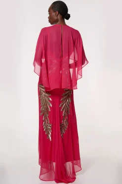 Robe maxi à manches cape tissée ornée de plumes