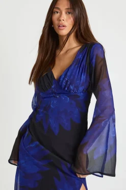Robe maxi à manches longues en chiffon avec décolleté plongeant et imprimé floral