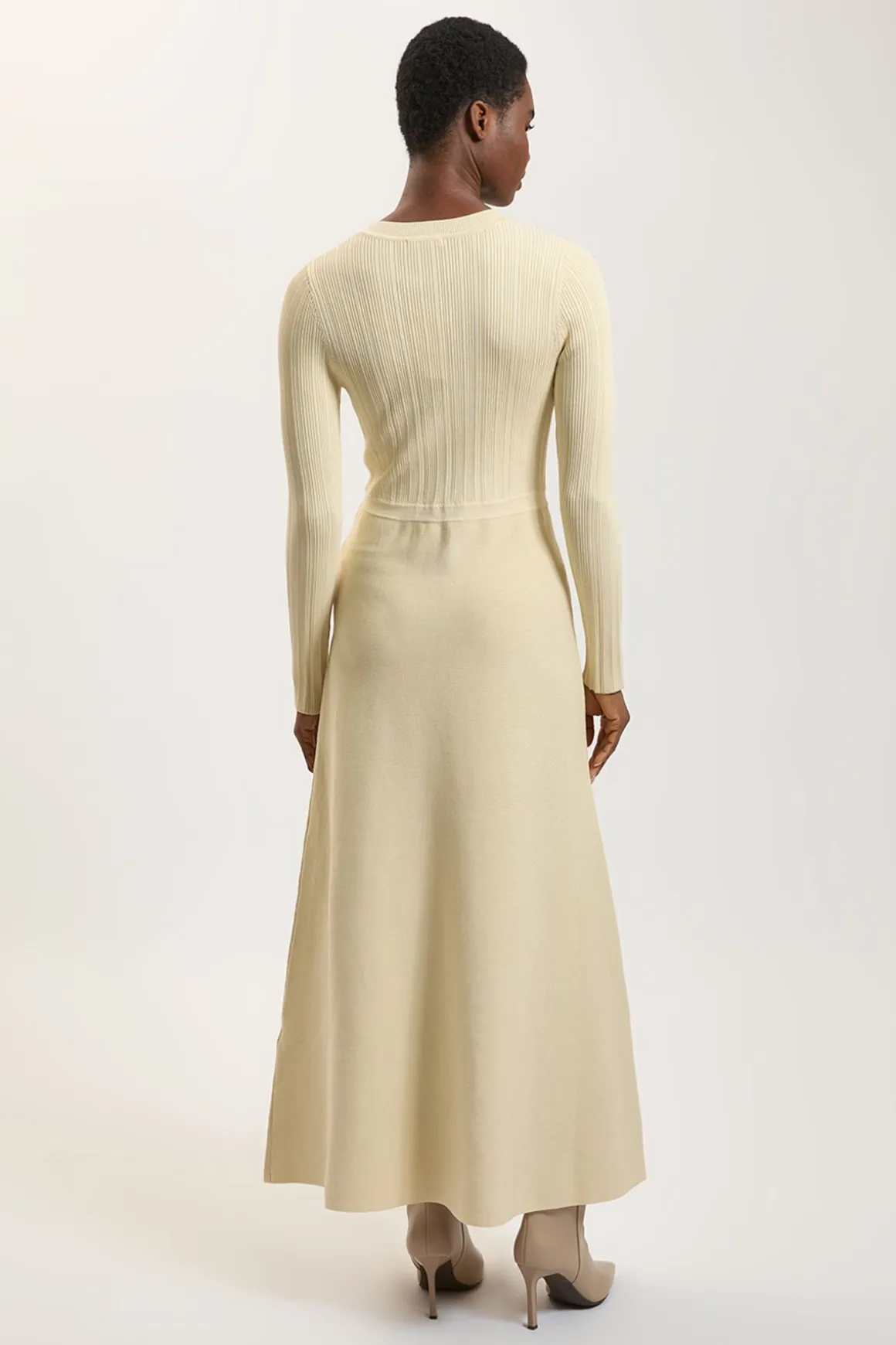 Robe Maxi À Manches Longues En Maille Côtelée Avec Détails Militaires