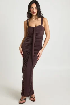 boohoo Robe Maxi Moulante À Double Couche Froncée Avec Drapé Devant<Femme Looks Chocolat|Robes Moulantes