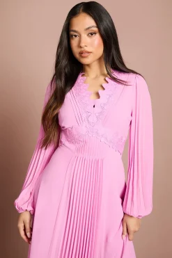 Coast Robe Maxi Petite Avec Détails Plissés Et Finitions En Dentelle<Femme Satin Et Dentelle|Robes À Manches Longues