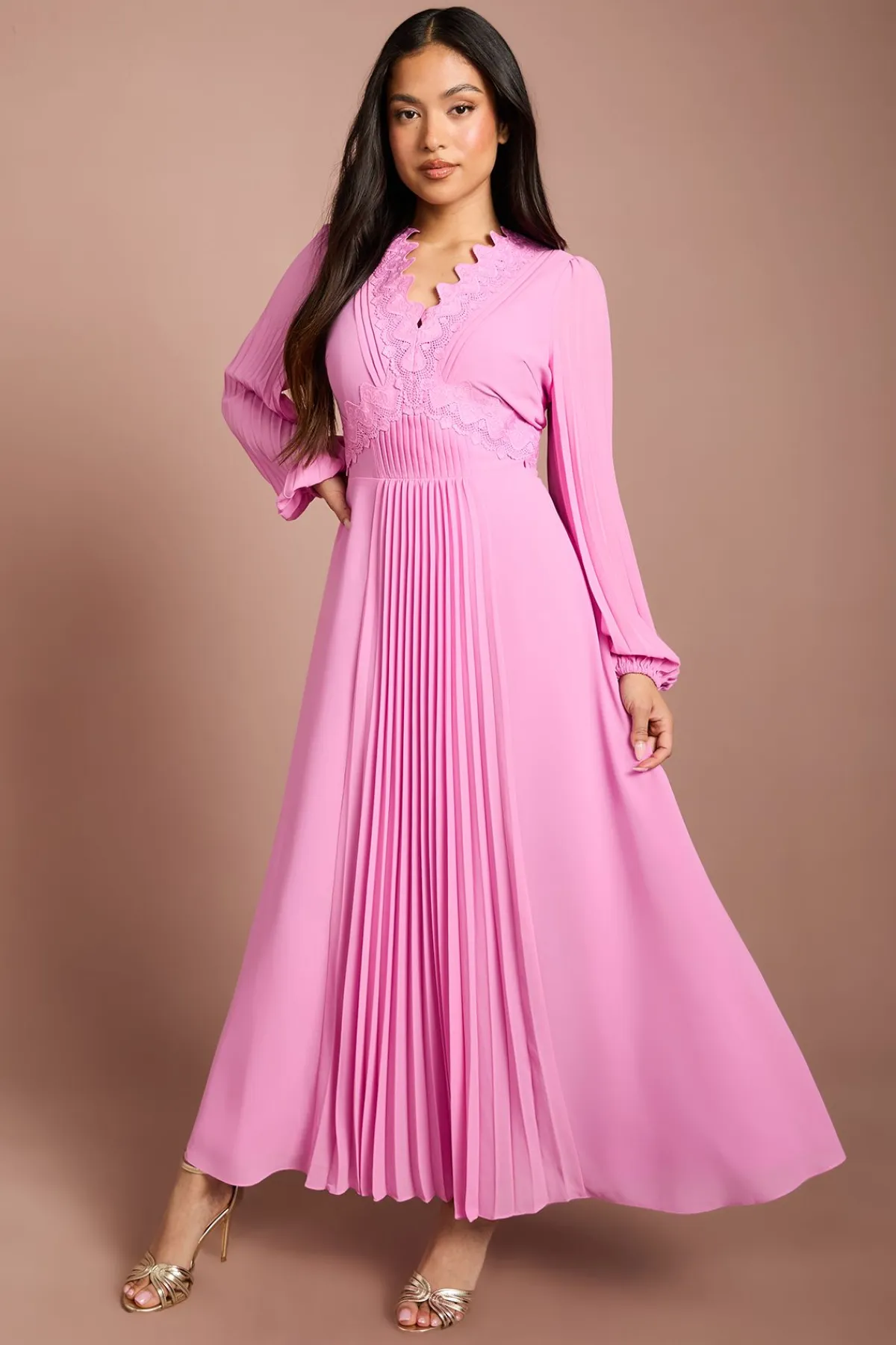 Coast Robe Maxi Petite Avec Détails Plissés Et Finitions En Dentelle<Femme Satin Et Dentelle|Robes À Manches Longues