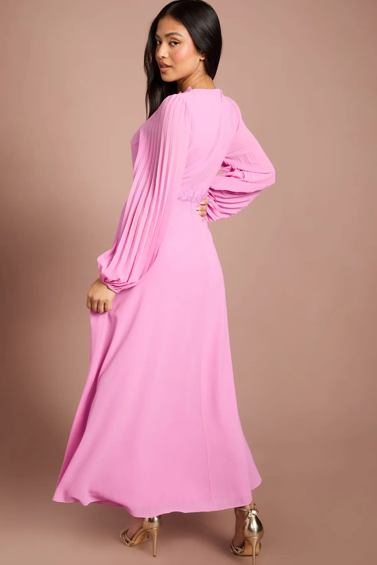 Coast Robe Maxi Petite Avec Détails Plissés Et Finitions En Dentelle<Femme Satin Et Dentelle|Robes À Manches Longues