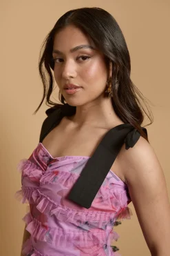 Robe Maxi Petite En Mesh À Volants Imprimé Avec Liens Aux Épaules