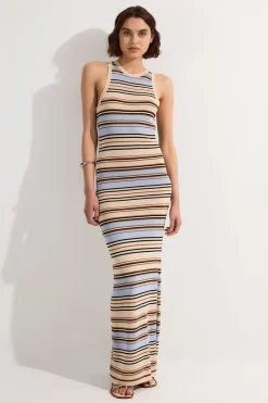 Robe Maxi Petite Légère À Détails De Coutures