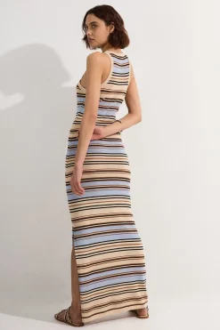 Robe Maxi Petite Légère À Détails De Coutures