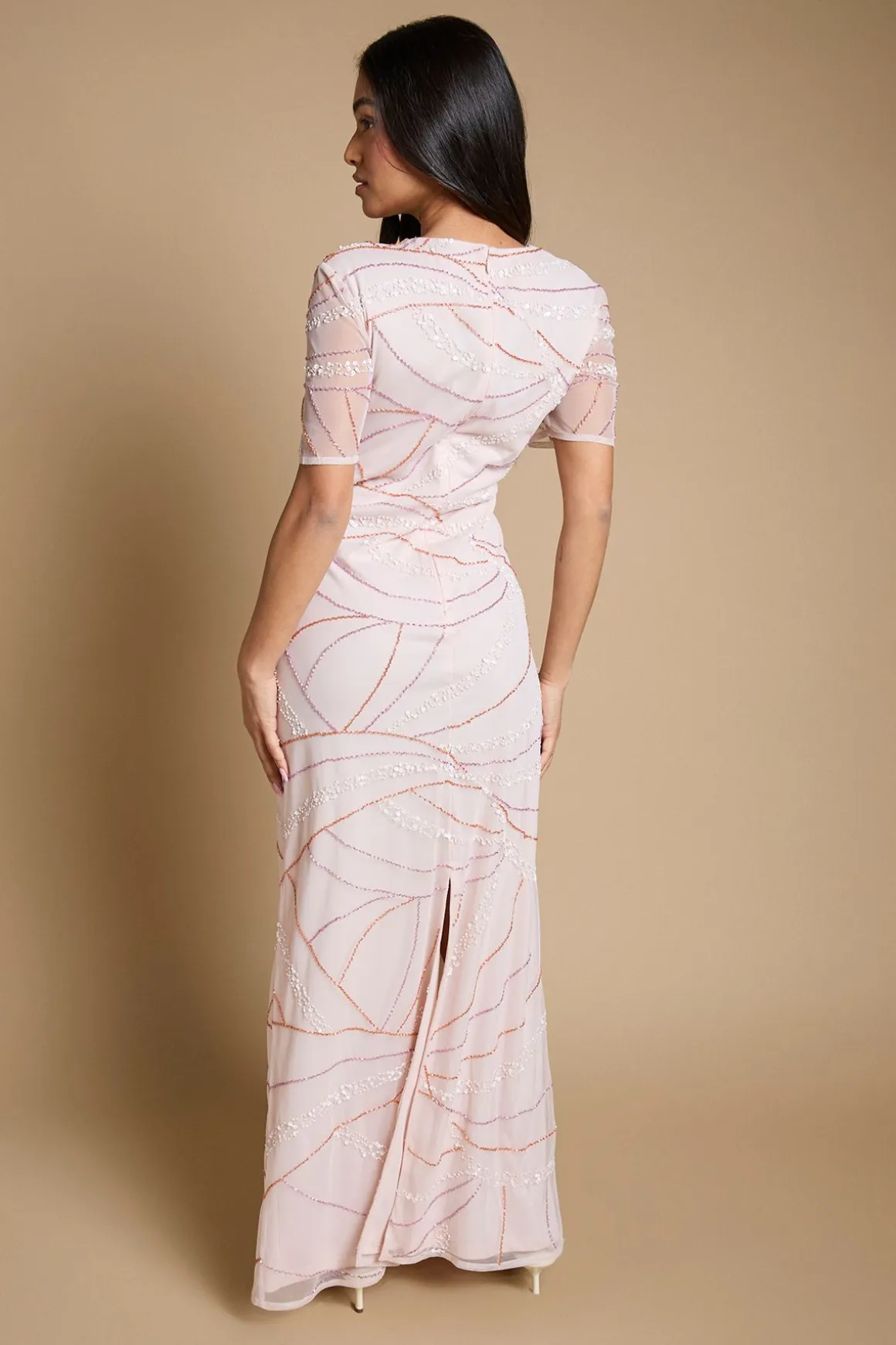 Robe Maxi Petite À Manches Papillon Et Ornements Linéaires