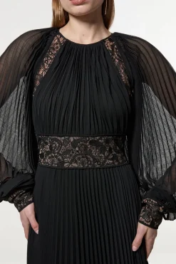 Robe maxi plissée en viscose georgette tissée avec détail en panneau de dentelle transparente