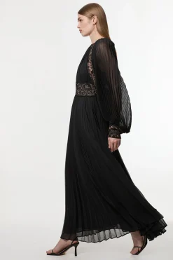 Robe maxi plissée en viscose georgette tissée avec détail en panneau de dentelle transparente