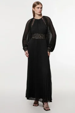 Robe maxi plissée en viscose georgette tissée avec détail en panneau de dentelle transparente