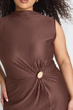 Robe Maxi Plissée Grande Taille Col Montant avec Finitions Dorées