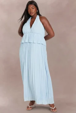 boohoo Robe Maxi Plissée Grande Taille À Col Licou Avec Volants<Femme Robes Demoiselles D'Honneur|Robes Bal De Promo