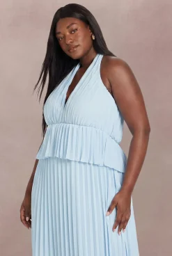 boohoo Robe Maxi Plissée Grande Taille À Col Licou Avec Volants<Femme Robes Demoiselles D'Honneur|Robes Bal De Promo