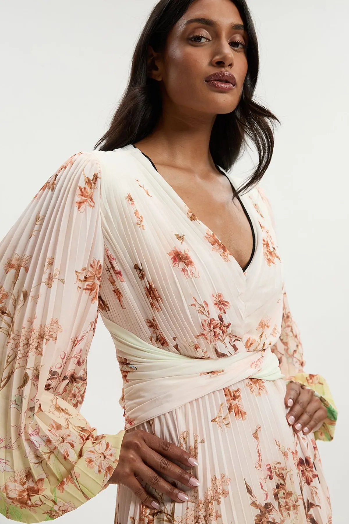 KarenMillen Robe Maxi Plissée à Motifs Floraux Éparpillés avec Manches Bouffantes et Découpes<Femme Robes À Manches Longues|Robes
