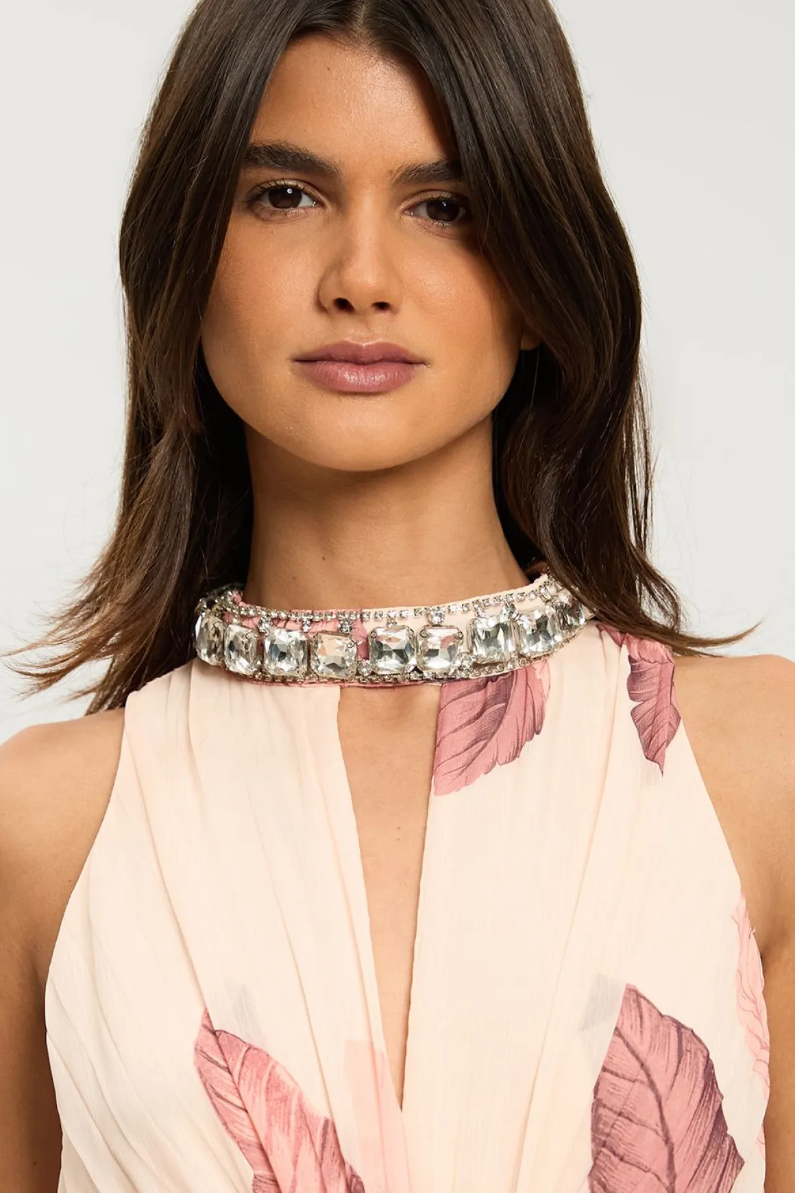 Robe Maxi Plissée Petite Avec Détail De Finition Imprimée