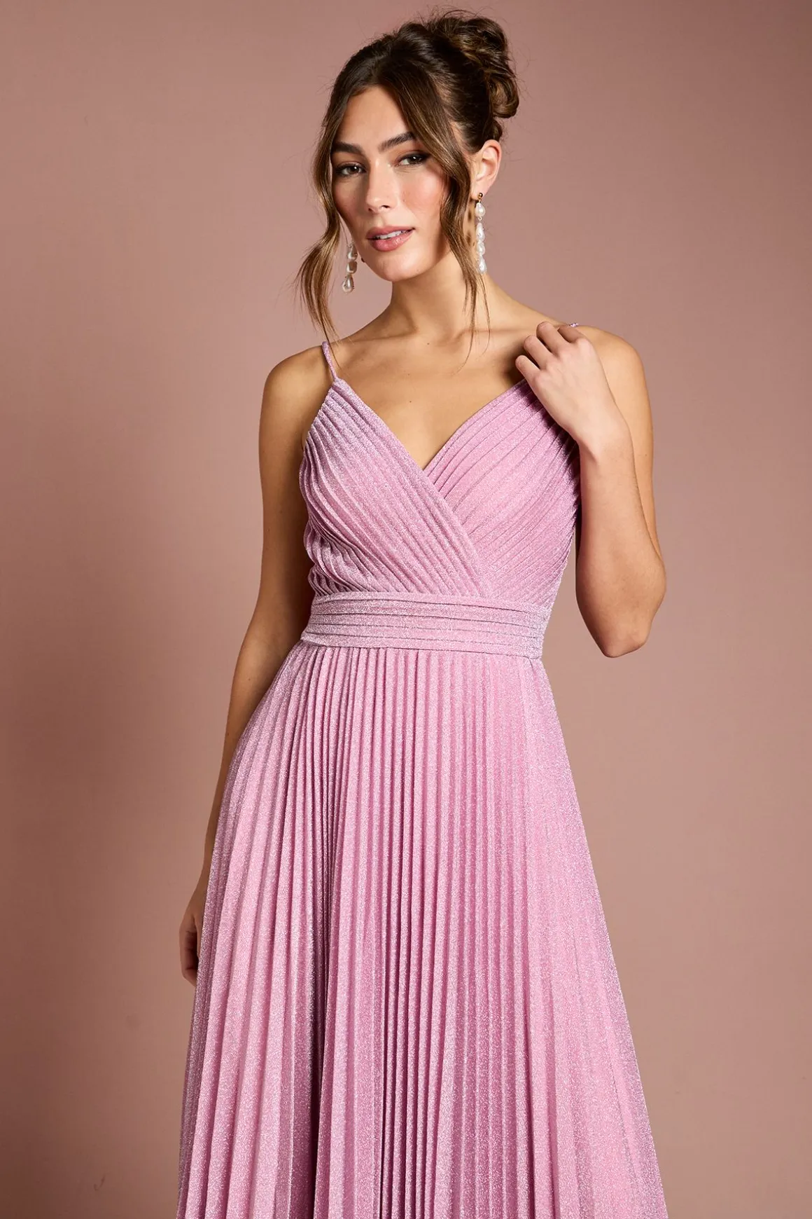Robe Maxi Plissée Scintillante à Col V et Bretelles
