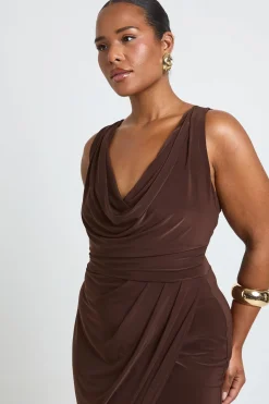 boohoo Robe Maxi Portefeuille Froncée En Tissu Fluide Grande Taille<Femme Robes De Soirée|Toutes Les Robes