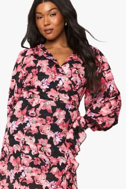 boohoo Robe Maxi Portefeuille à Volants Fleurie Plus<Femme Robes À Manches Longues|Robes
